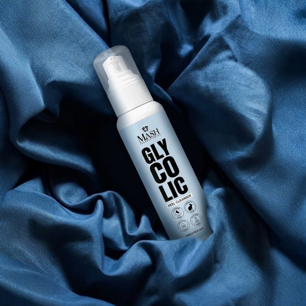 MASH Glycolic Peel Cleanser exfoliating formula